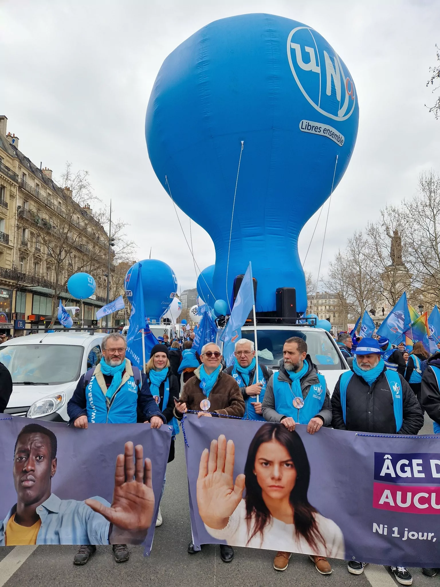 Montgolfière manifestation UNSA, ballon, publicitaire, bleu